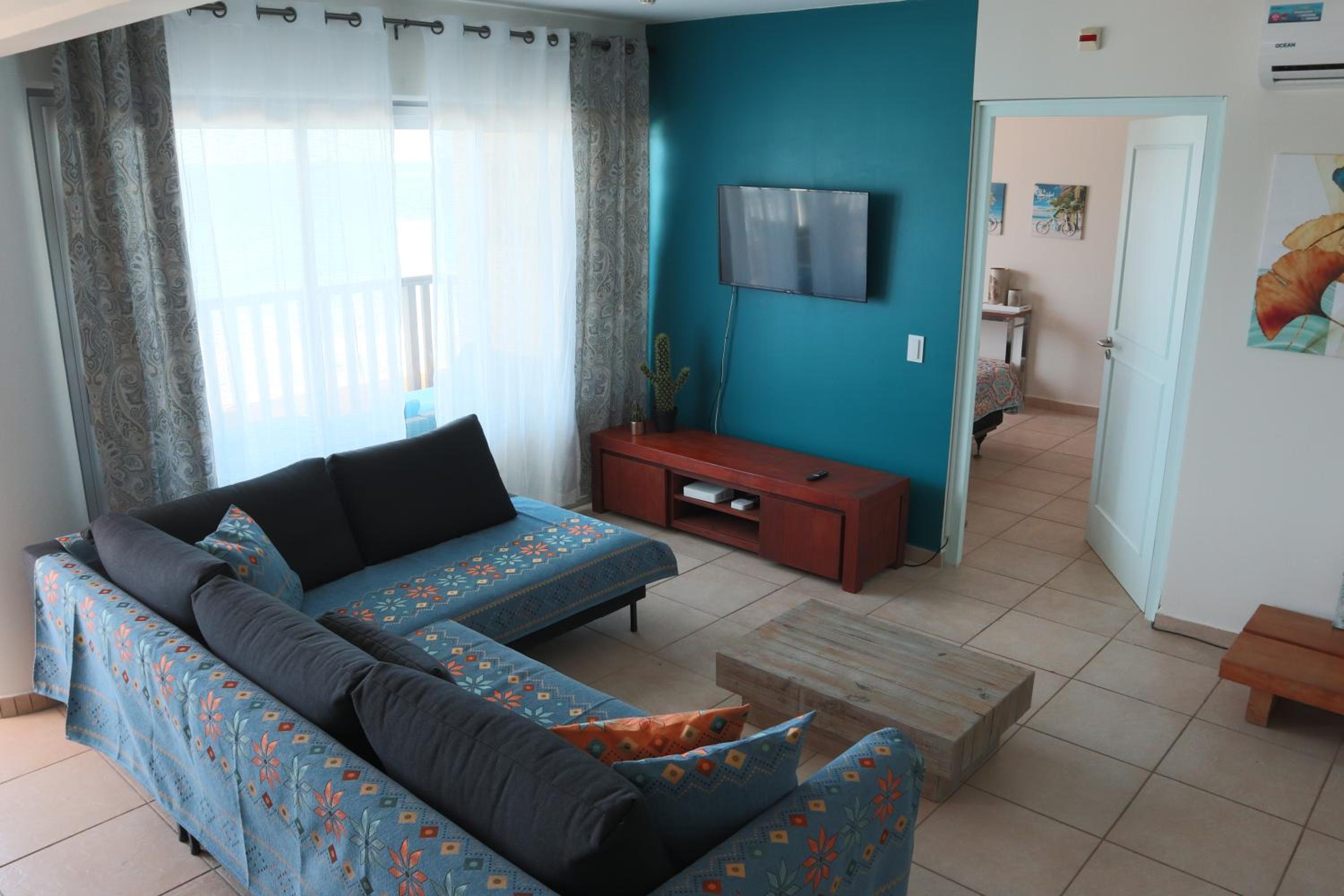 Beach front luxury living - 2 bedroom condo with sea view