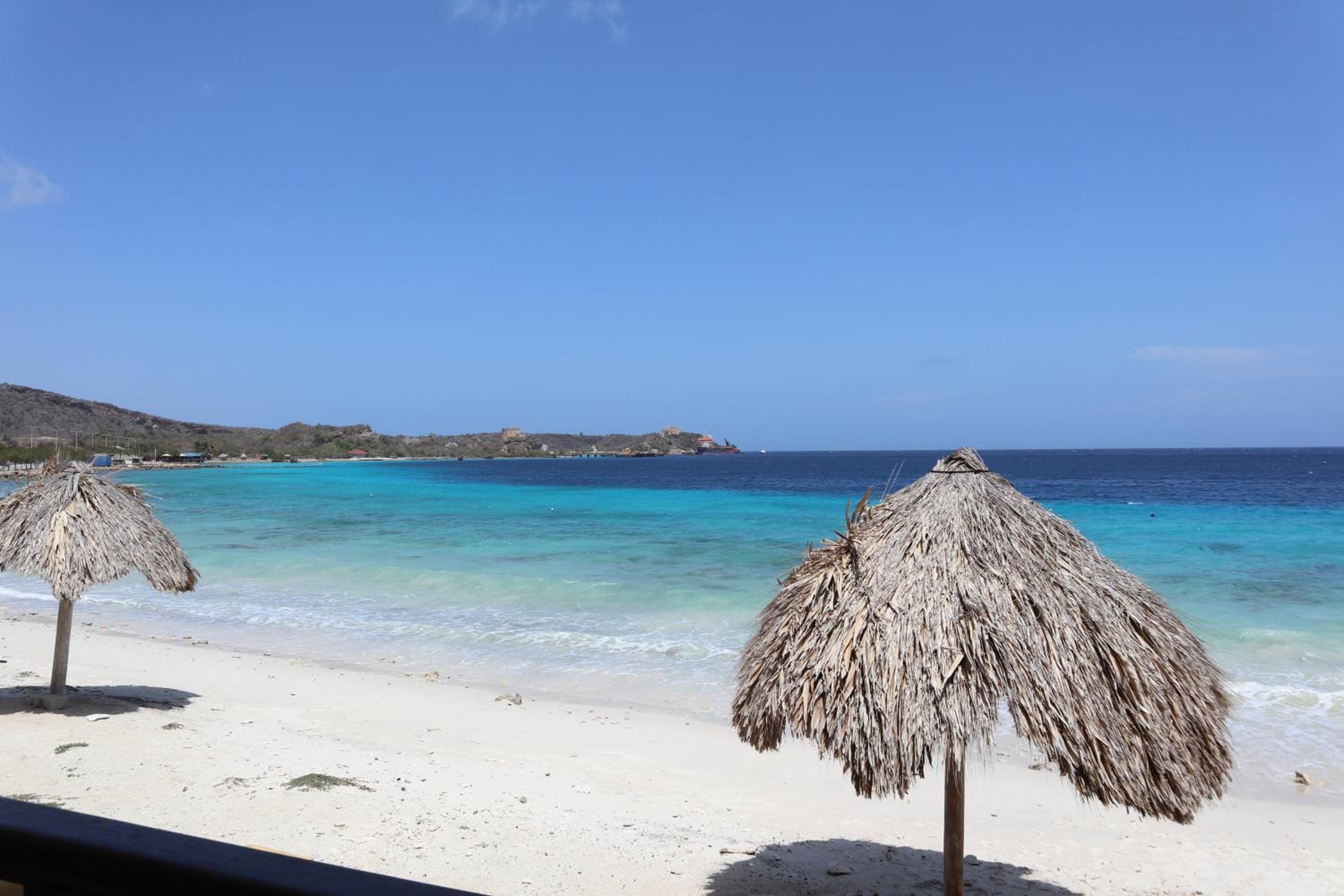 Beach front luxury living - 2 bedroom condo with sea view