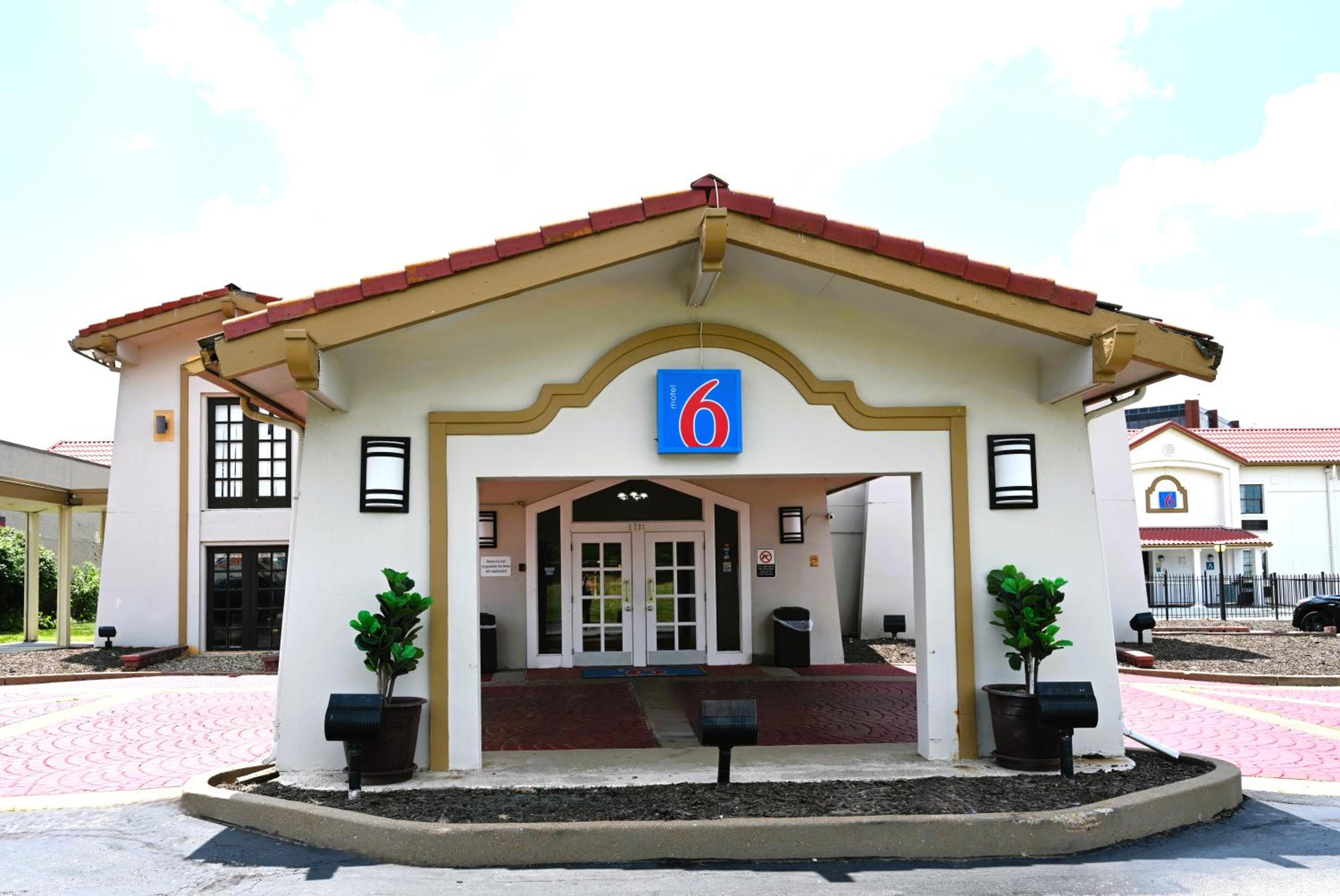 Motel 6-Hazelwood, MO - Property Image 13