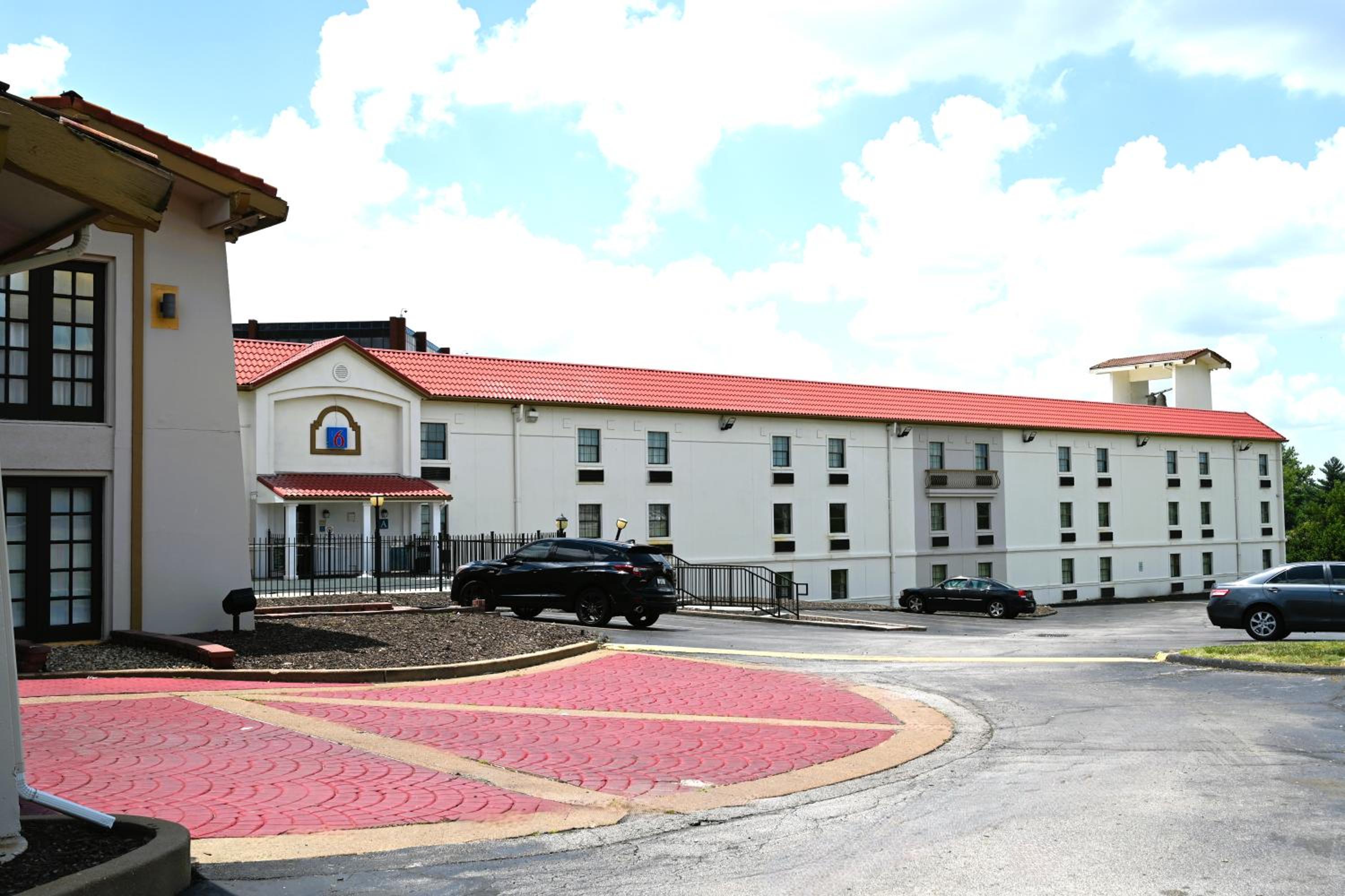 Motel 6-Hazelwood, MO - Property Image 15