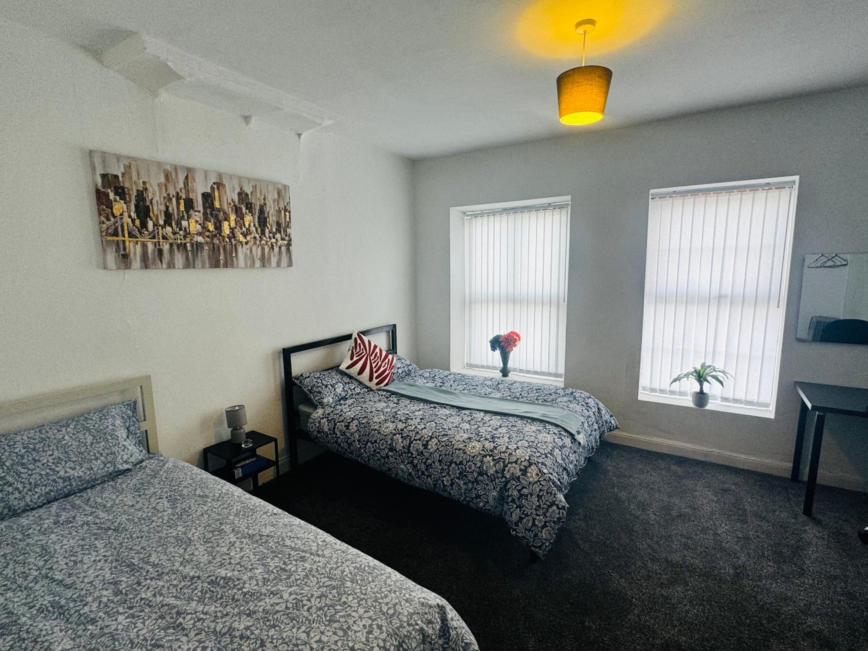 King size rooms in 4 bedroom house view 2