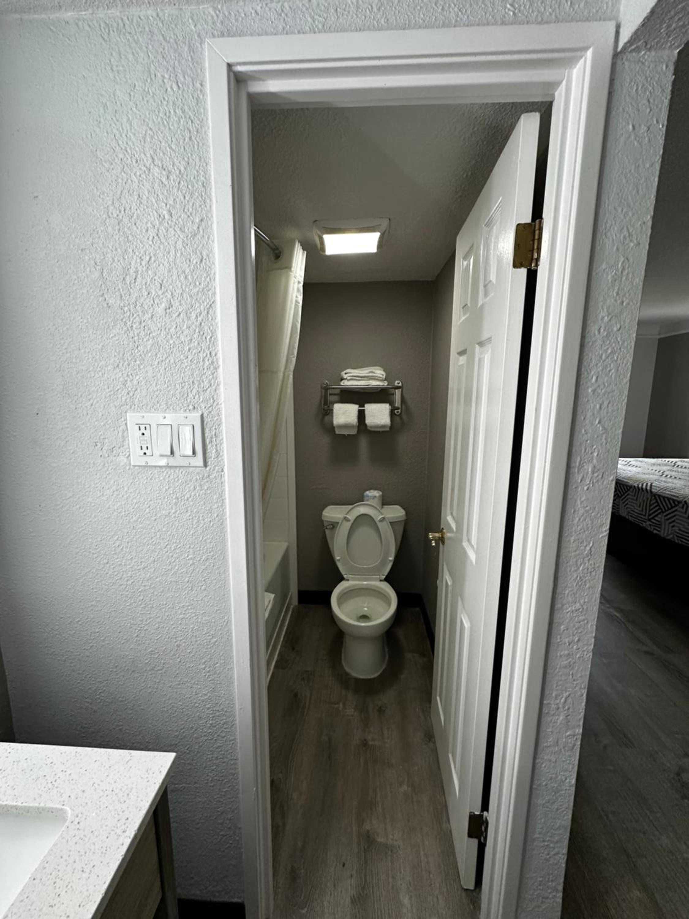 St Louis Vacations - Motel 6-Hazelwood, MO - Property Image 4