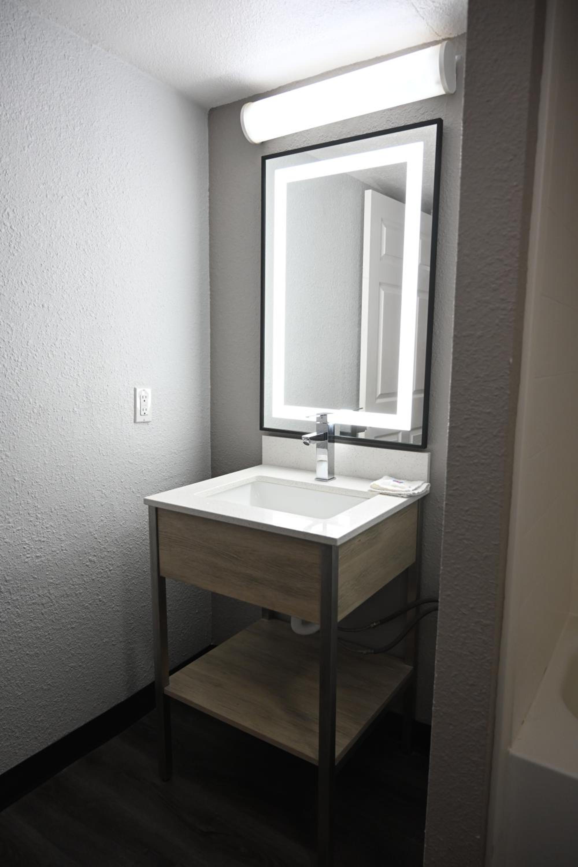 Motel 6-Hazelwood, MO - Property Image 38