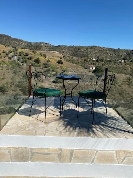 2 Bed 2 Bath Villa Near Sedella Heatable Saltwater Pool