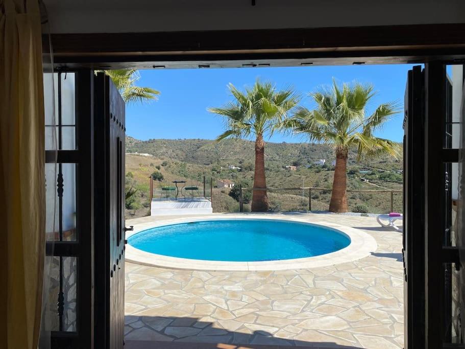 2 Bed 2 Bath Villa Near Sedella Heatable Saltwater Pool