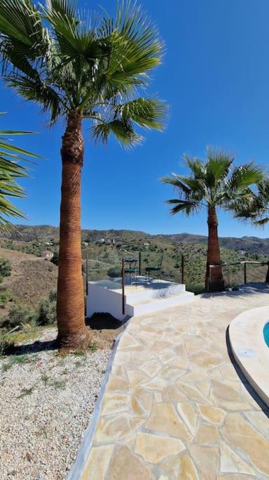 2 Bed 2 Bath Villa Near Sedella Heatable Saltwater Pool