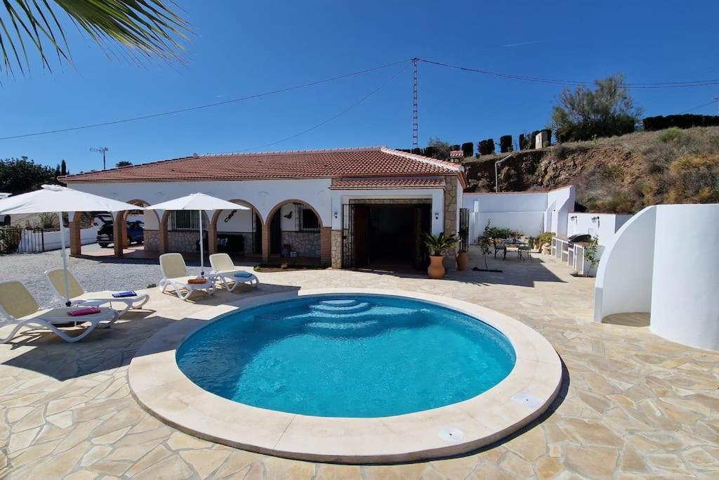 2 Bed 2 Bath Villa Near Sedella Heatable Saltwater Pool
