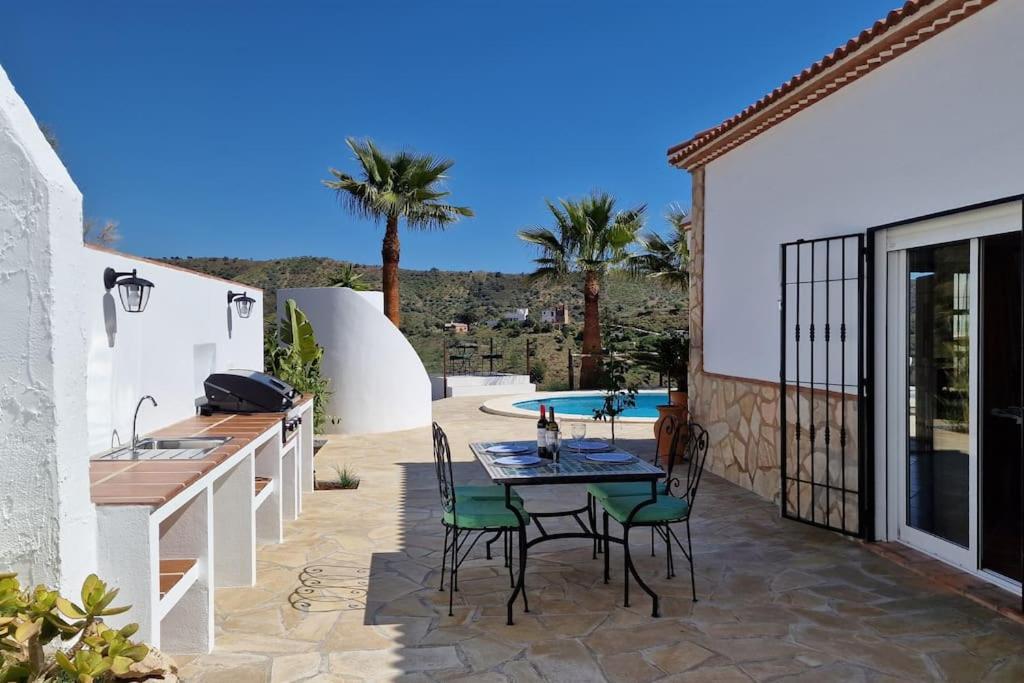 2 Bed 2 Bath Villa Near Sedella Heatable Saltwater Pool