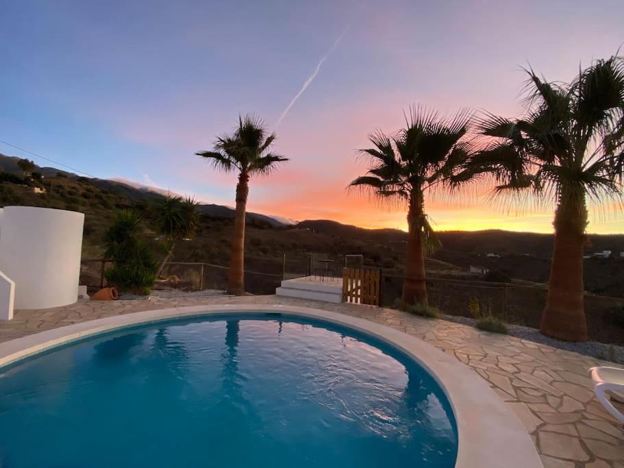 2 Bed 2 Bath Villa Near Sedella Heatable Saltwater Pool