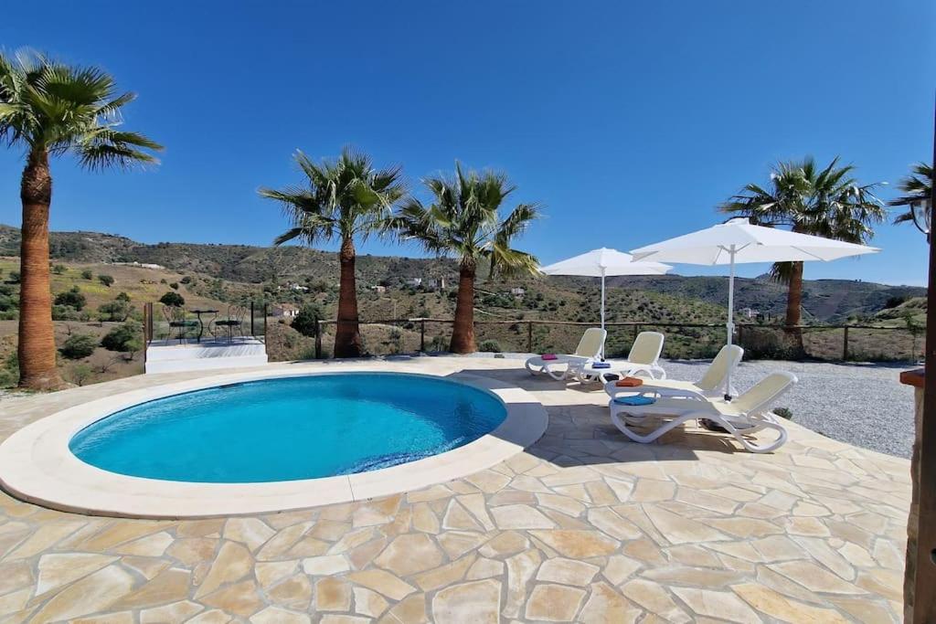2 Bed 2 Bath Villa Near Sedella Heatable Saltwater Pool
