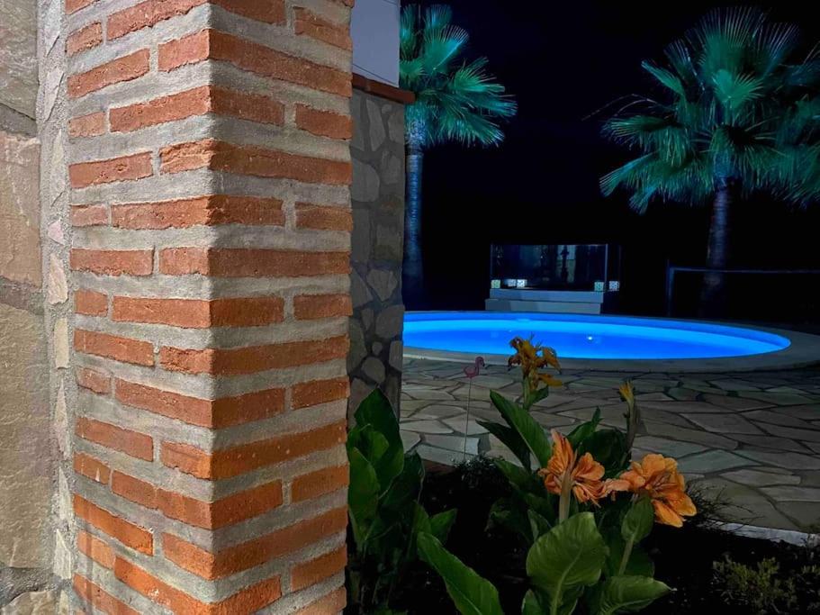 2 Bed 2 Bath Villa Near Sedella Heatable Saltwater Pool