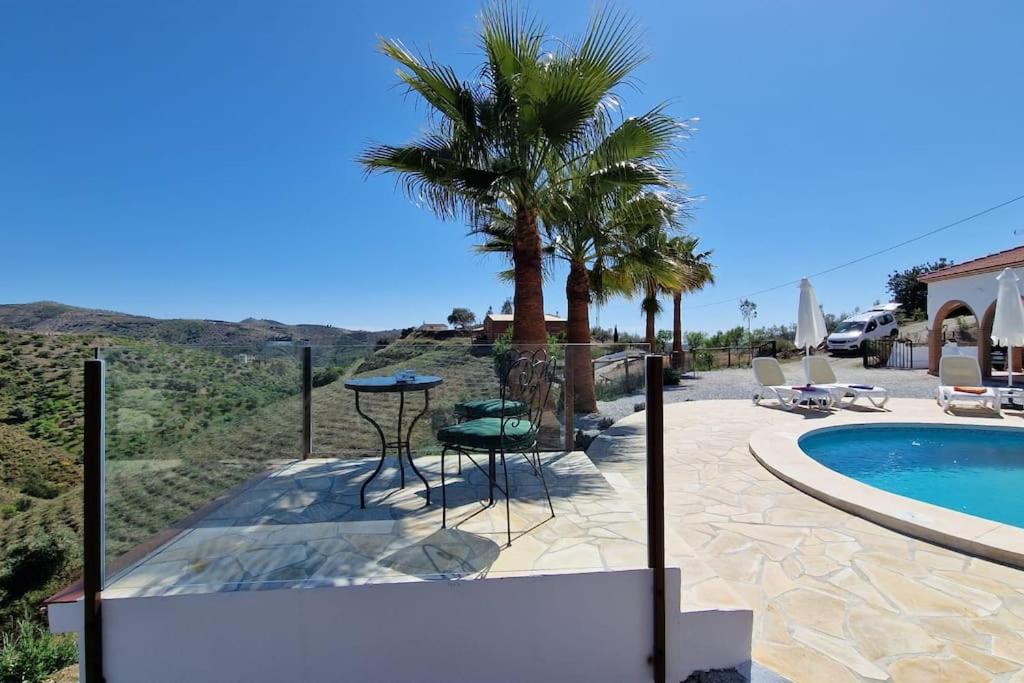 2 Bed 2 Bath Villa Near Sedella Heatable Saltwater Pool