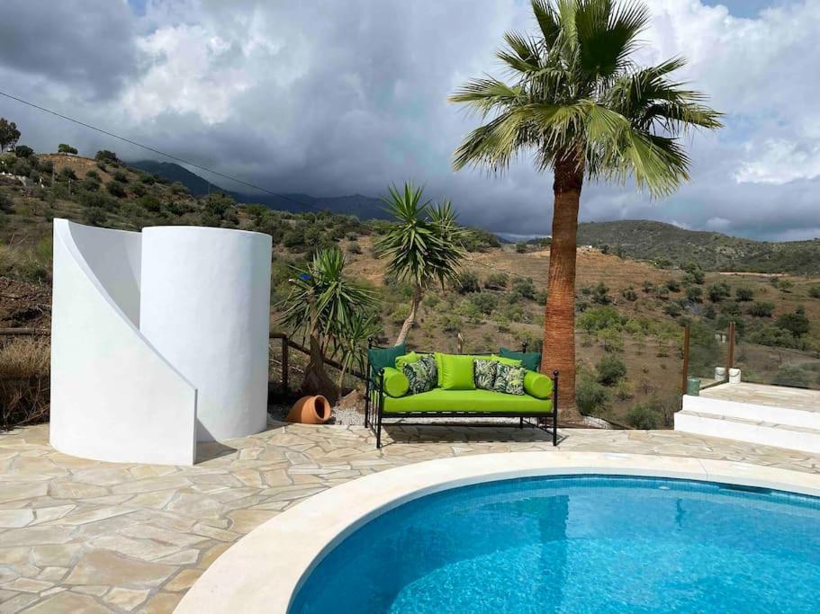 2 Bed 2 Bath Villa Near Sedella Heatable Saltwater Pool