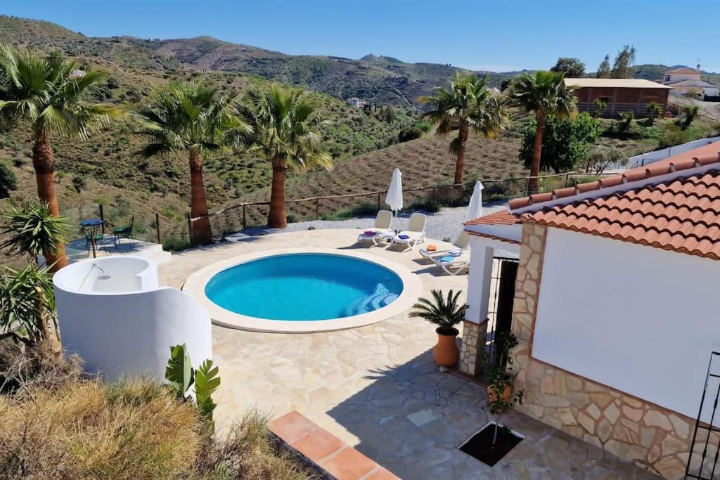 2 Bed 2 Bath Villa Near Sedella Heatable Saltwater Pool