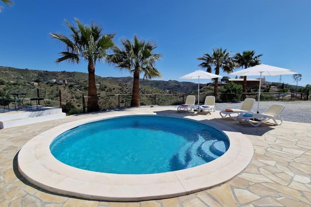 2 Bed 2 Bath Villa Near Sedella Heatable Saltwater Pool