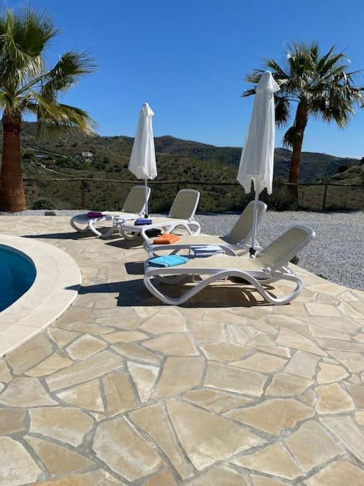 2 Bed 2 Bath Villa Near Sedella Heatable Saltwater Pool