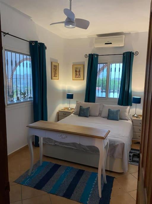2 Bed 2 Bath Villa Near Sedella Heatable Saltwater Pool