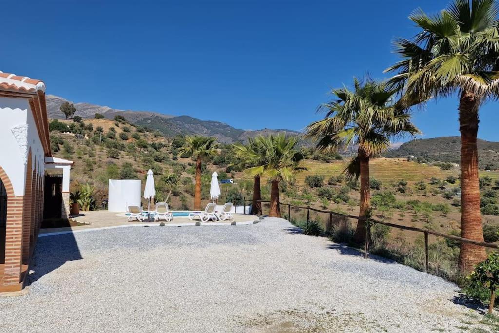 2 Bed 2 Bath Villa Near Sedella Heatable Saltwater Pool