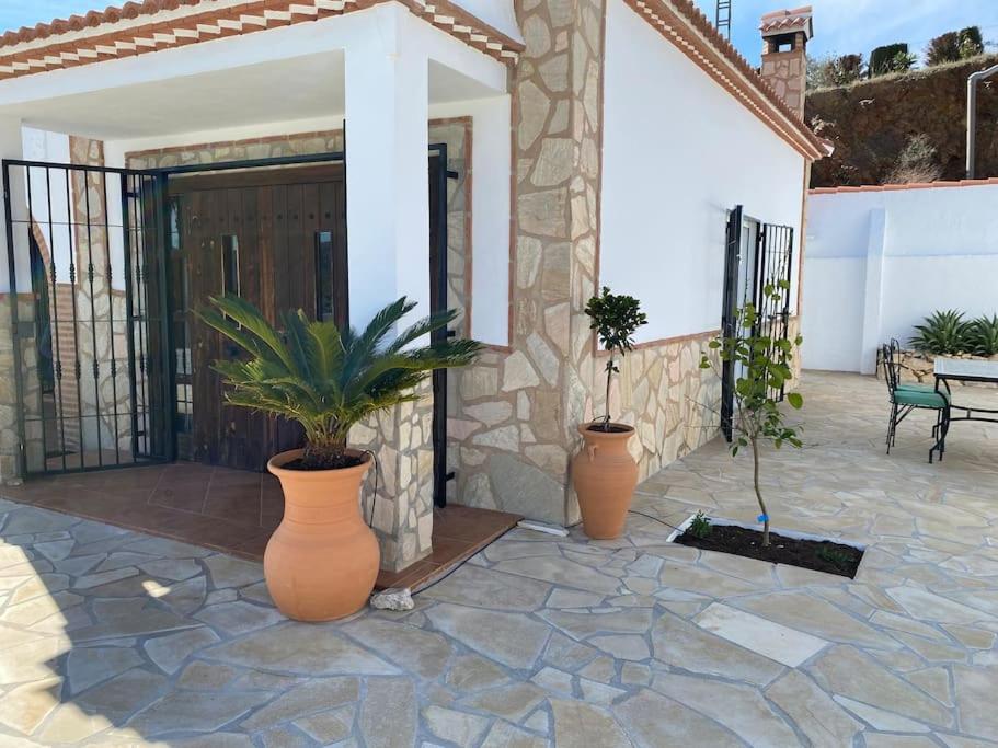 2 Bed 2 Bath Villa Near Sedella Heatable Saltwater Pool