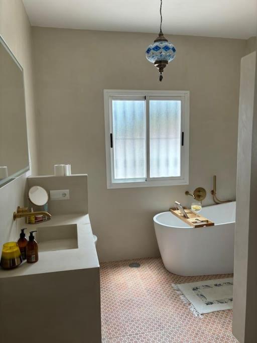 2 Bed 2 Bath Villa Near Sedella Heatable Saltwater Pool