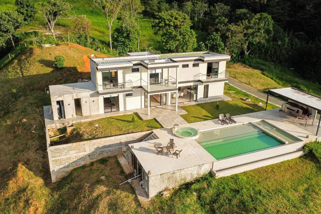 Finca Moderna cerca de Ebéjico
