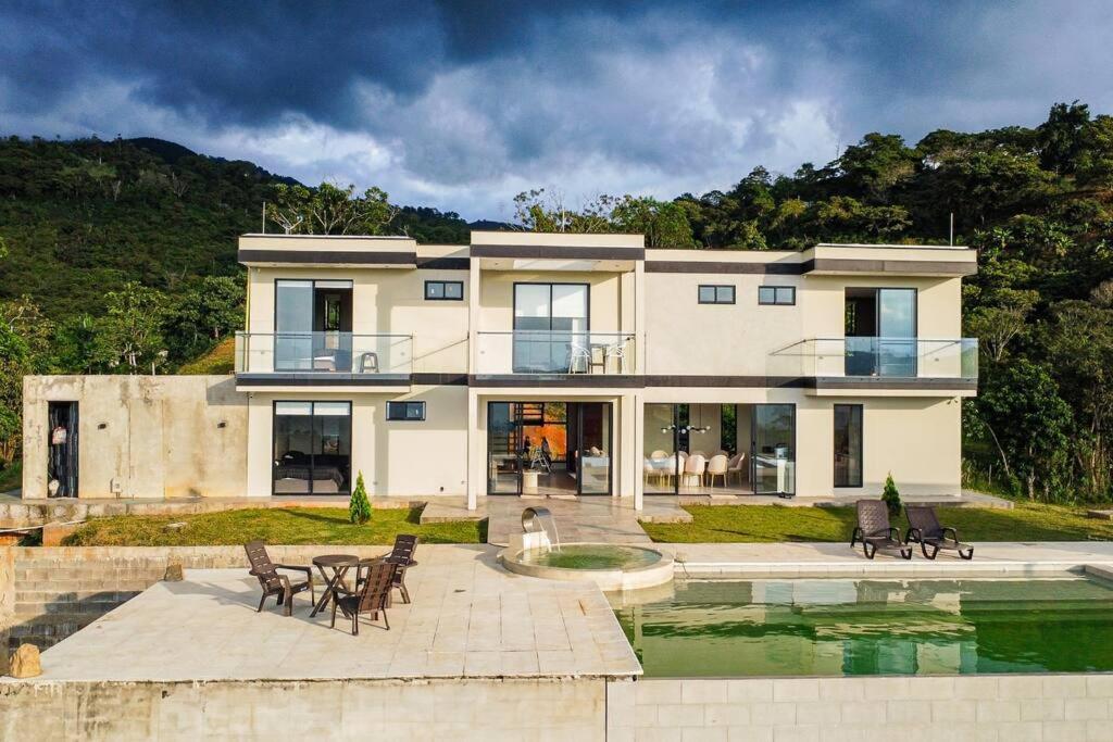 Finca Moderna cerca de Ebéjico