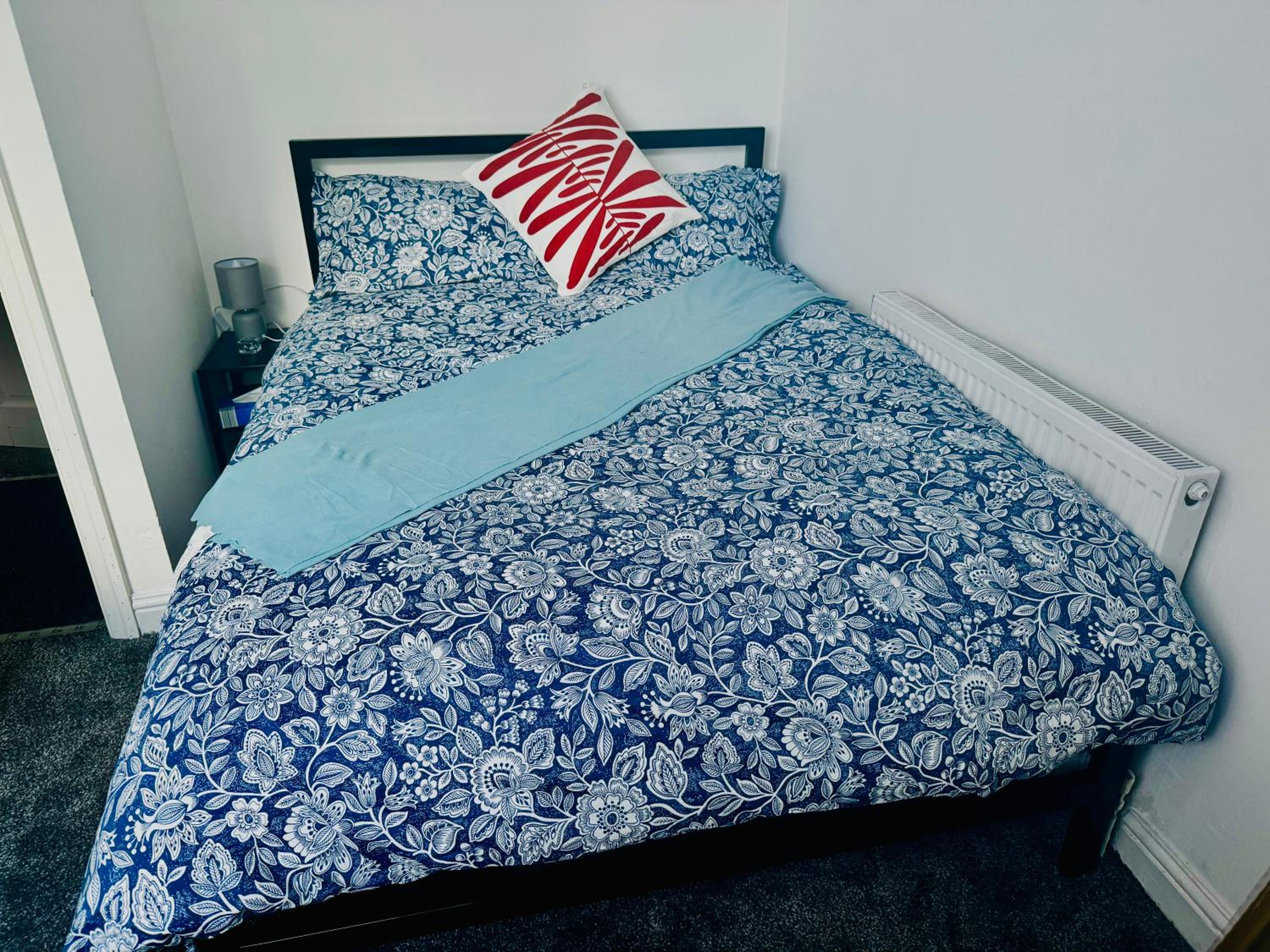 King size rooms in 4 bedroom house view 5