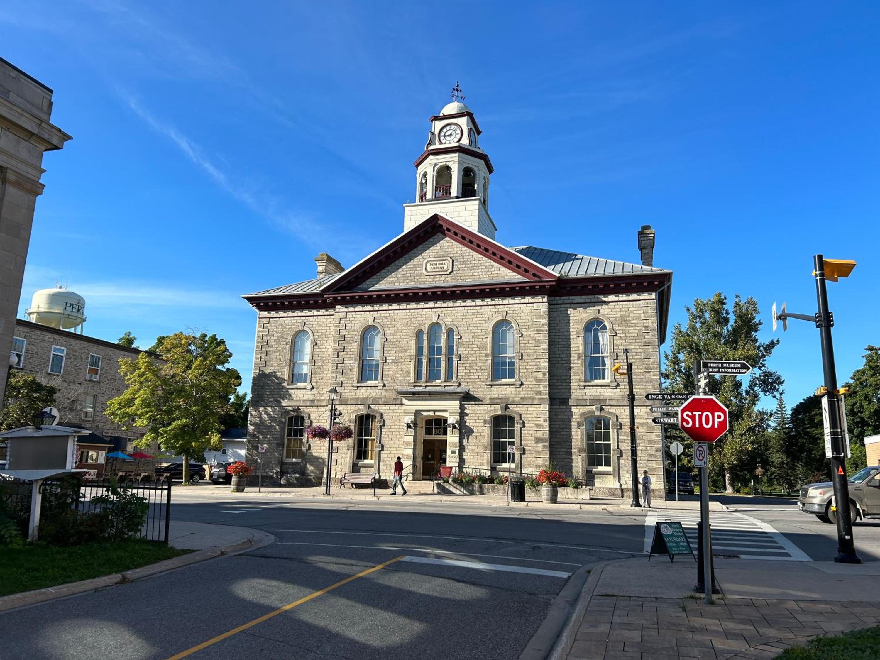Stylish Heritage Gem facing Stewart Park and Town Hall