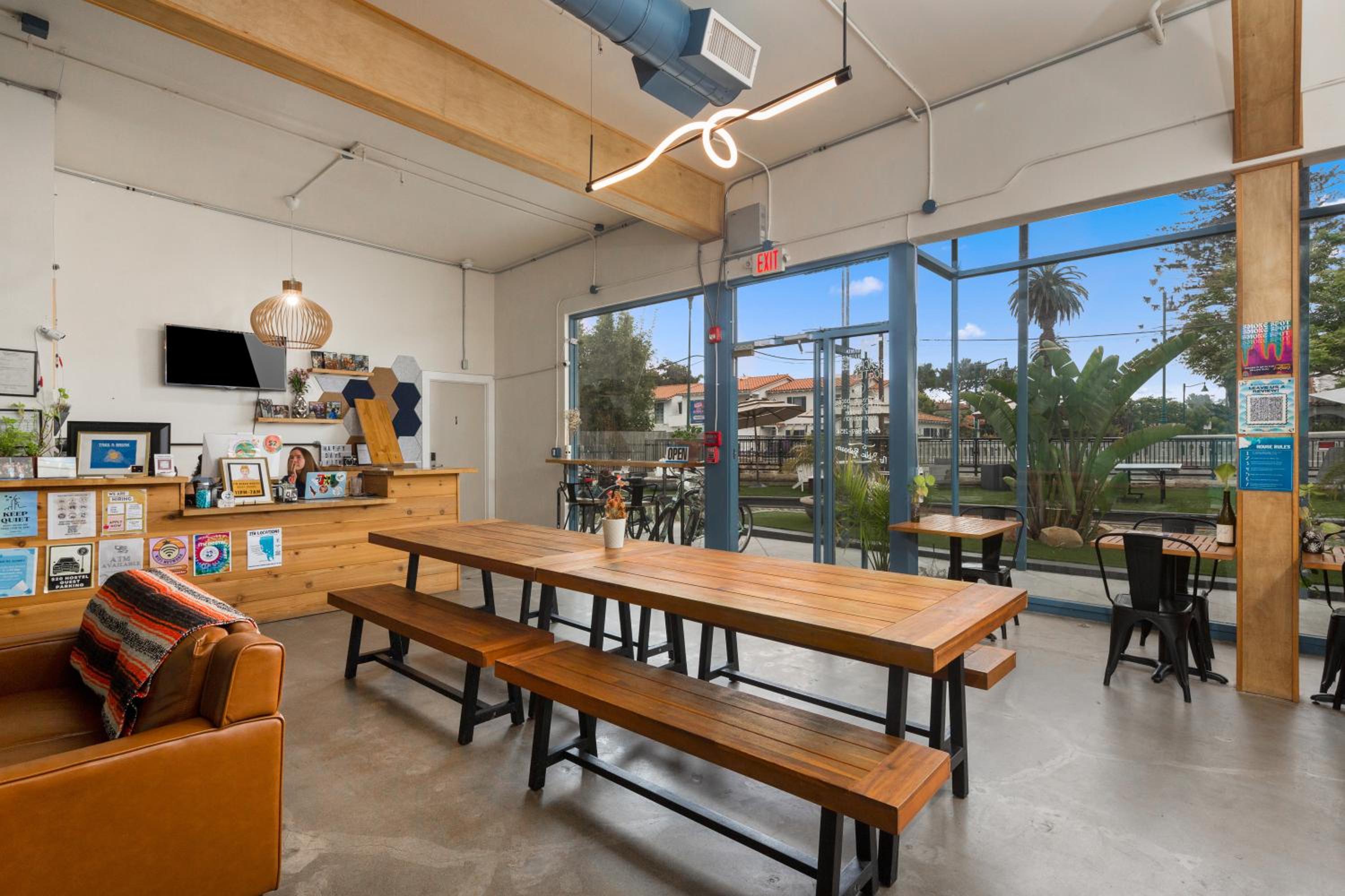 ITH Santa Barbara Surf Hostel view 3