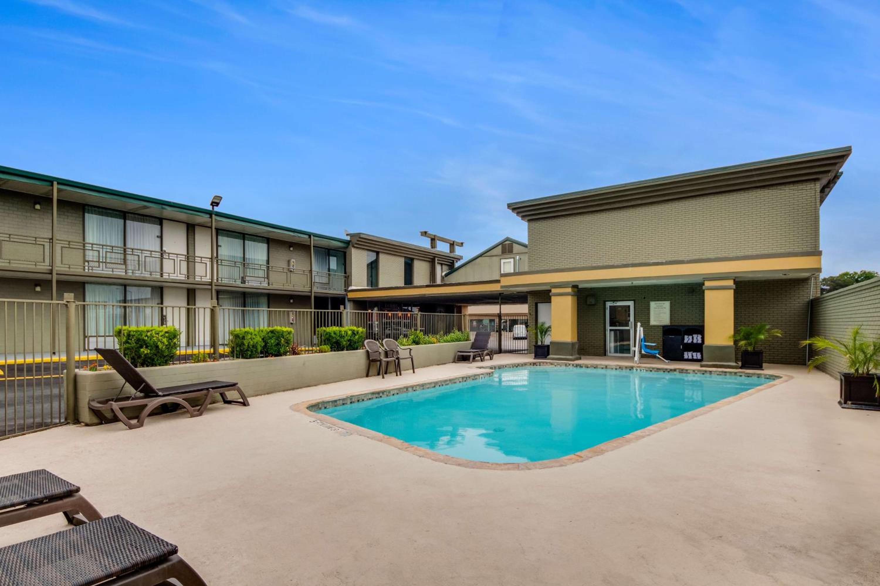 Del Rio Vacations - Best Western Inn of Del Rio - Property Image 3
