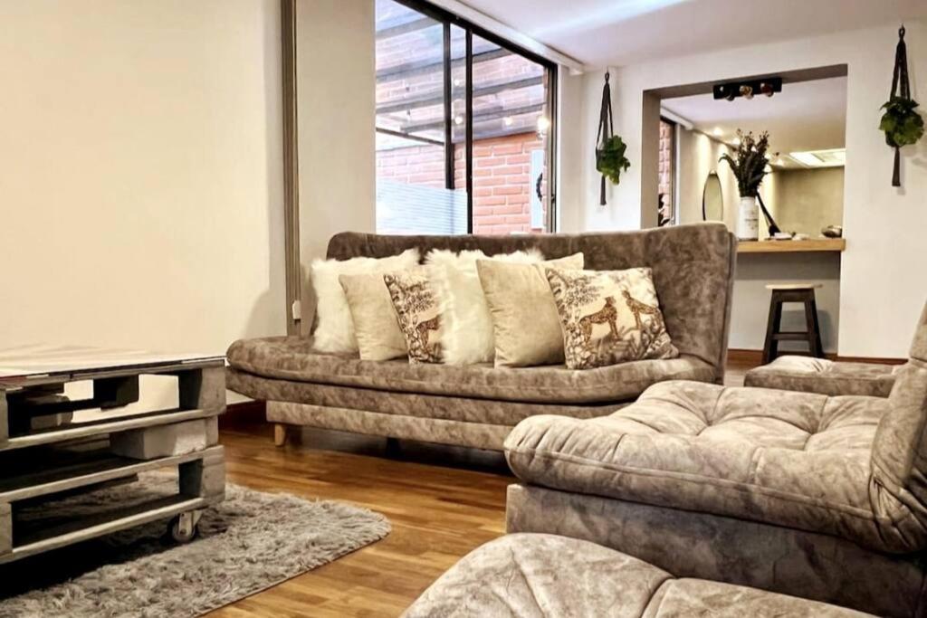 Modern 4Bedroom with private Terrace 500mb internet