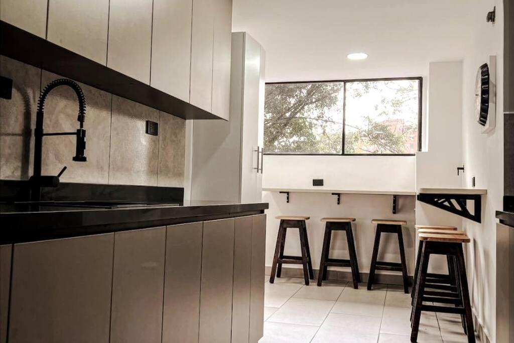 Modern 4Bedroom with private Terrace 500mb internet