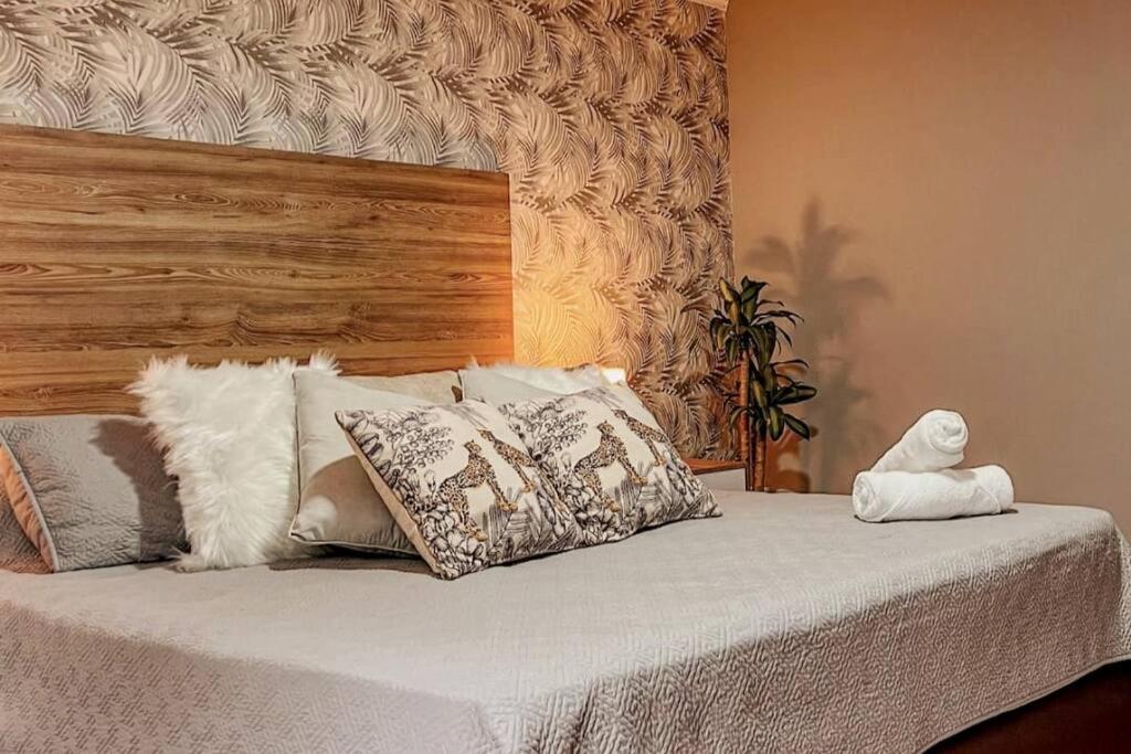 Modern 4Bedroom with private Terrace 500mb internet