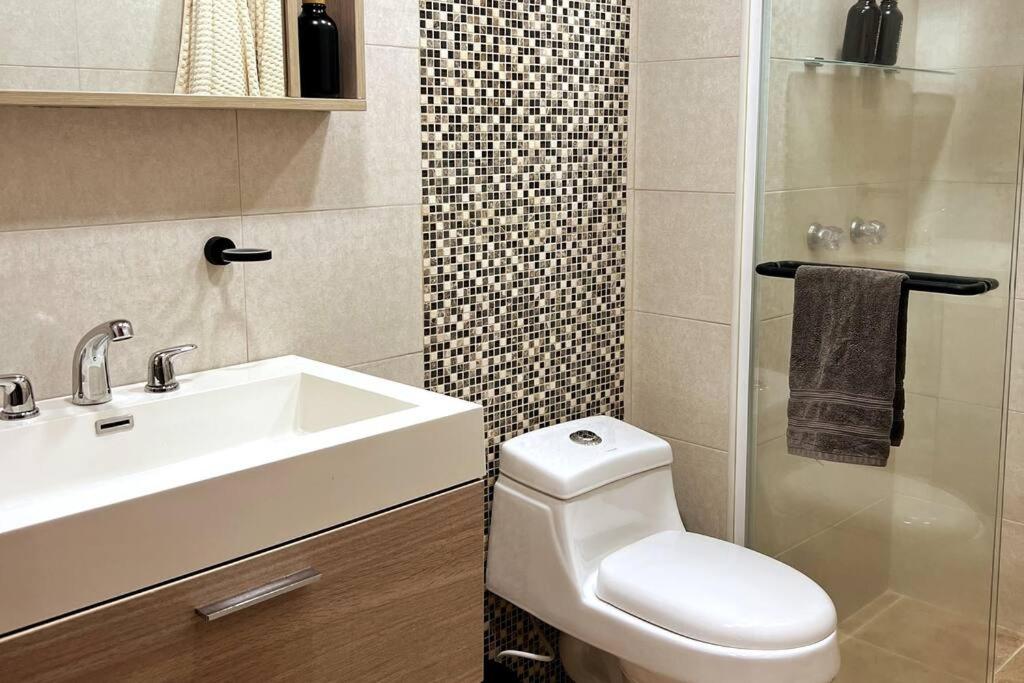 Modern 4Bedroom with private Terrace 500mb internet