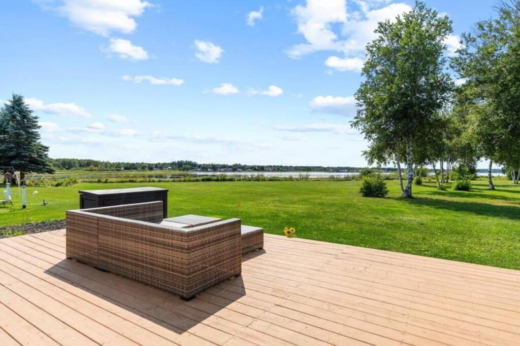 Waterfront Cottage ''The Dream'' with Hot Tub, near Parlee Beach