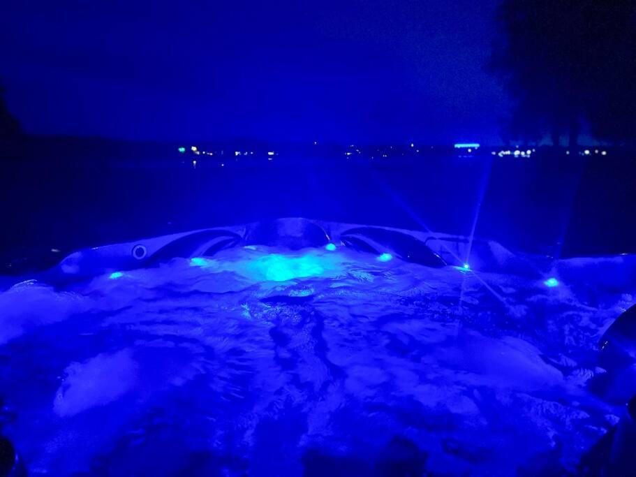 Waterfront Cottage ''The Dream'' with Hot Tub, near Parlee Beach
