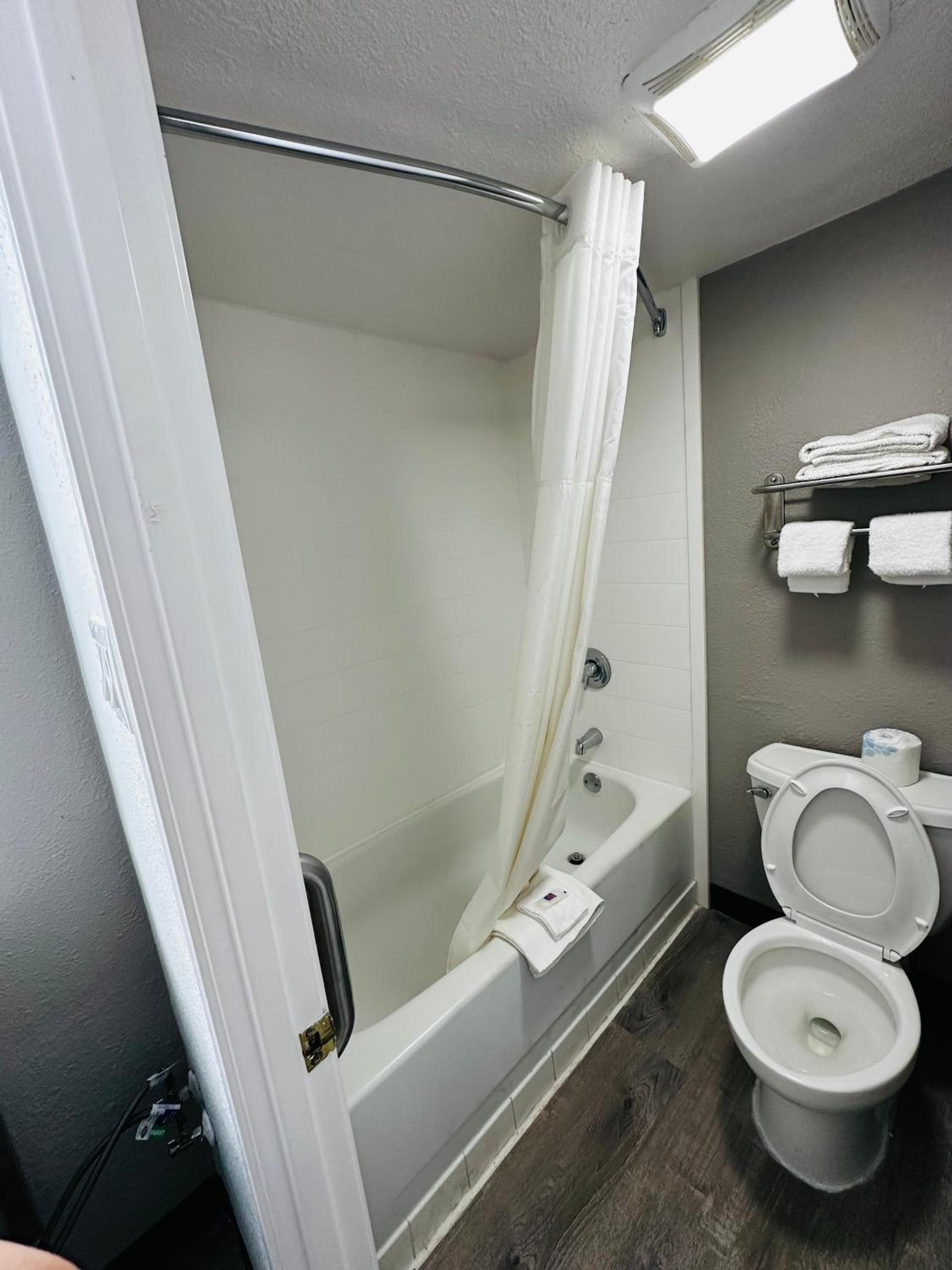 Motel 6-Hazelwood, MO - Property Image 4