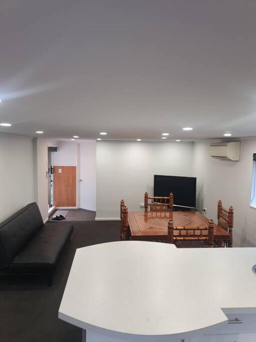 Little Nest in Ngaio view 4