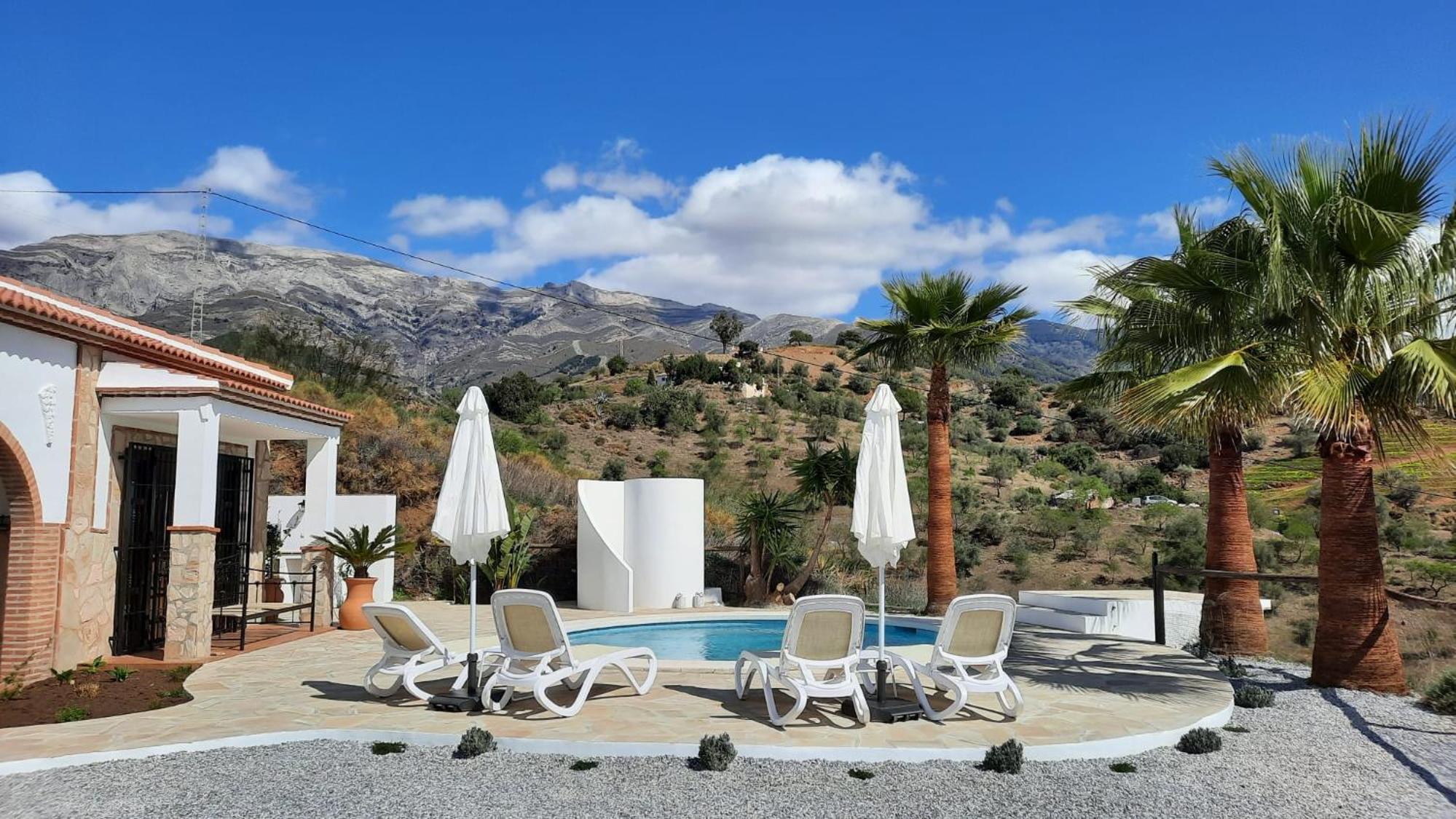 2 Bed 2 Bath Villa Near Sedella Heatable Saltwater Pool