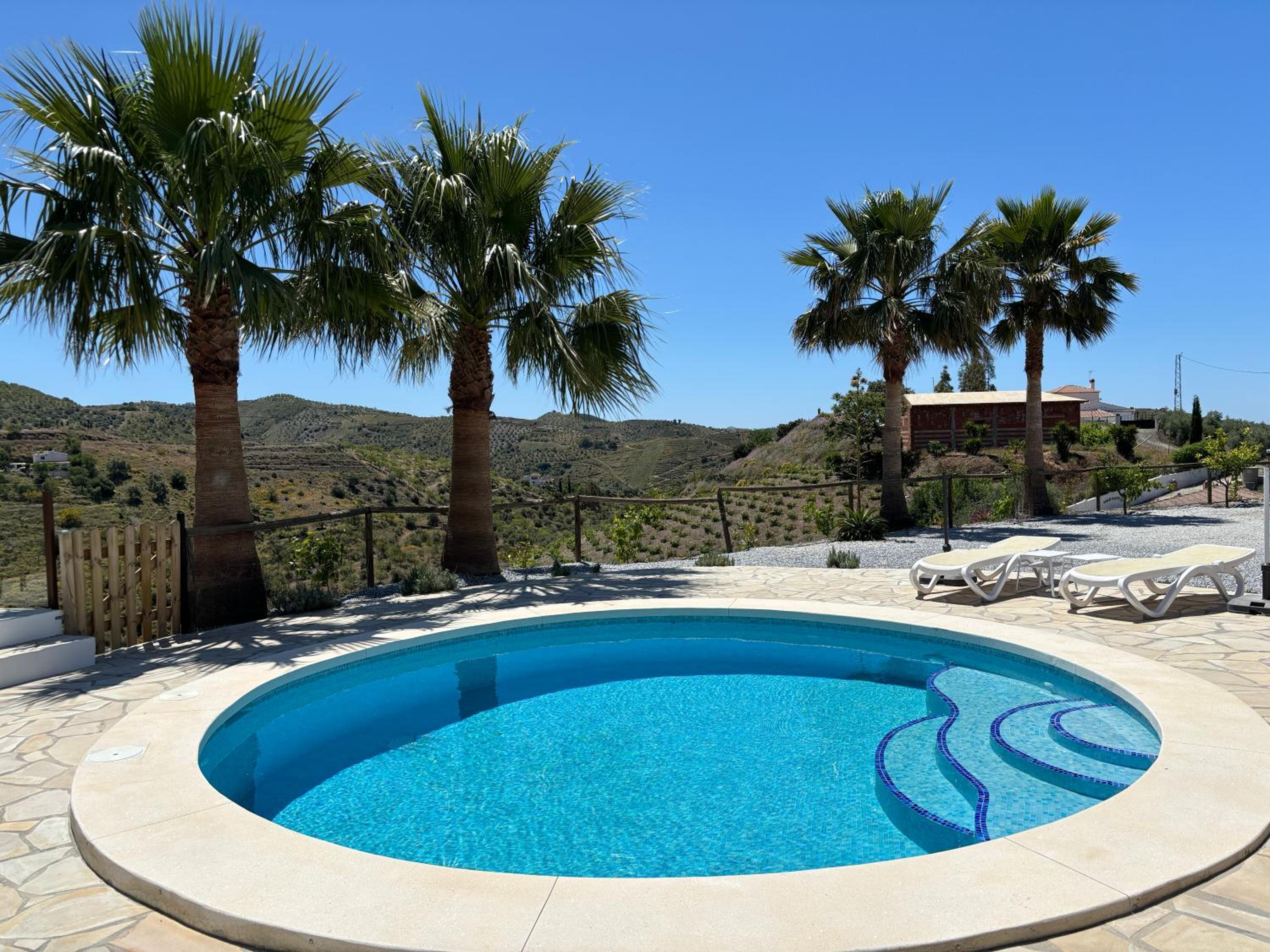 2 Bed 2 Bath Villa Near Sedella Heatable Saltwater Pool