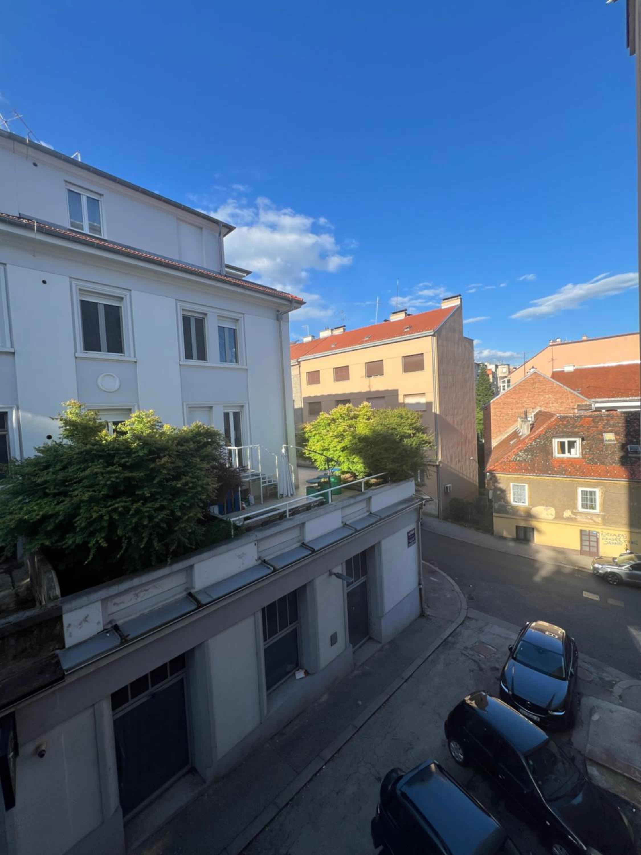 The ZgRoom - Free Private PARKING view 2