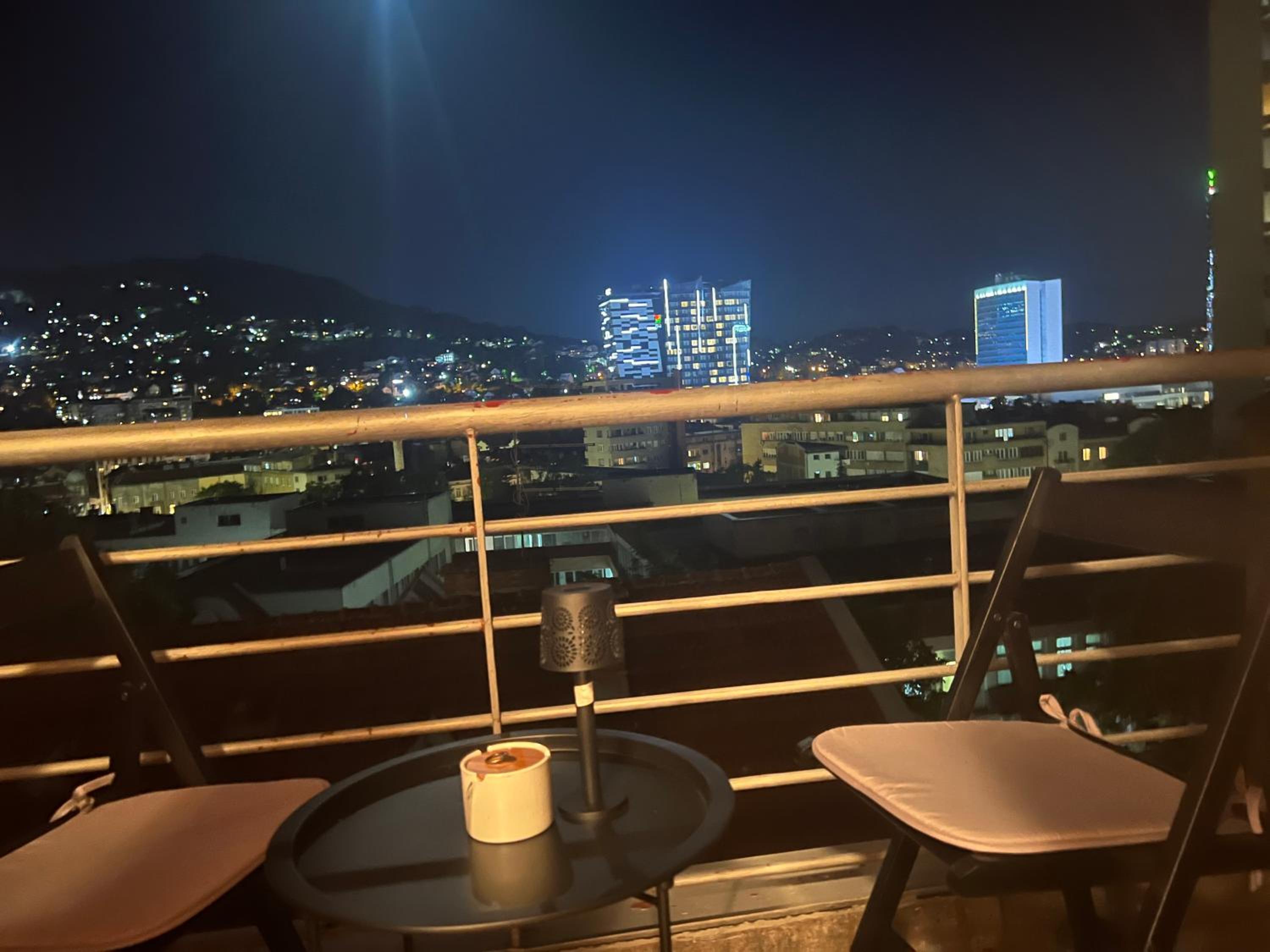 Awesome Panorama Penthouse - free Parking and balcony