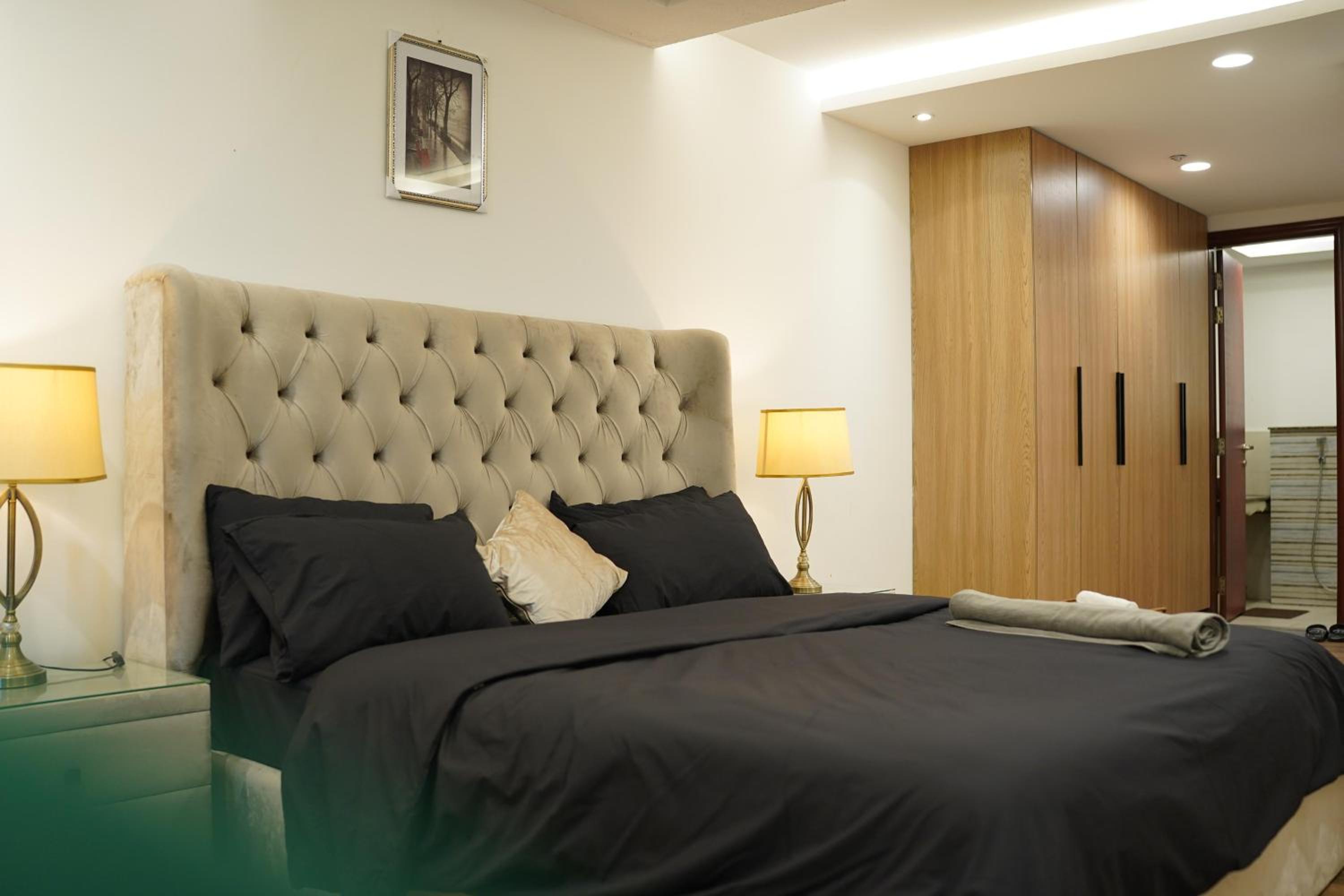 LMY Centaurs Retreat Luxury Apartments - Blue Area Islamabad view 2