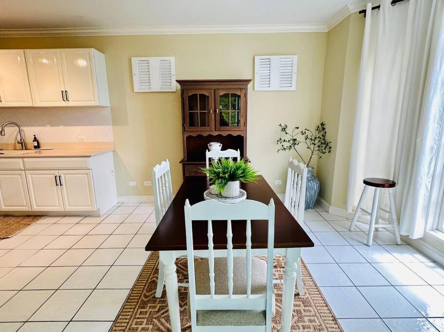 Falcon IslandView - Airport Pickup Available - 24Security view 5