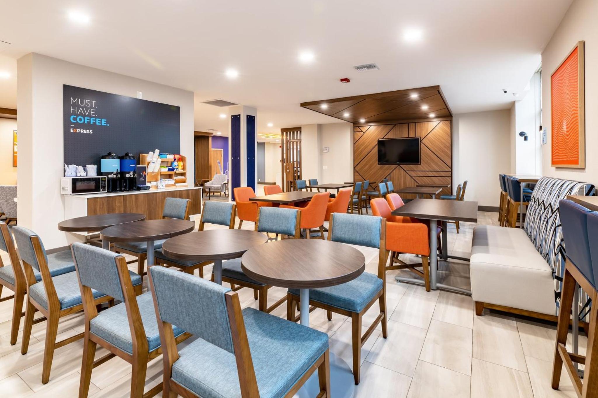 Van Nuys Vacations - Holiday Inn Express Van Nuys, an IHG Hotel - Property Image 36