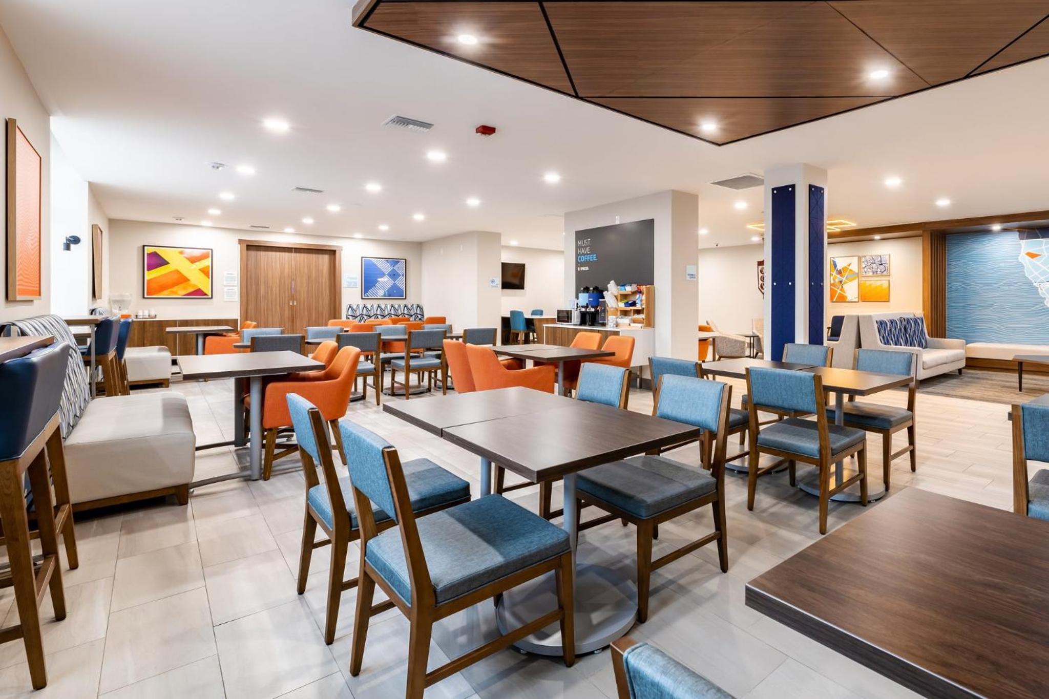 Van Nuys Vacations - Holiday Inn Express Van Nuys, an IHG Hotel - Property Image 33
