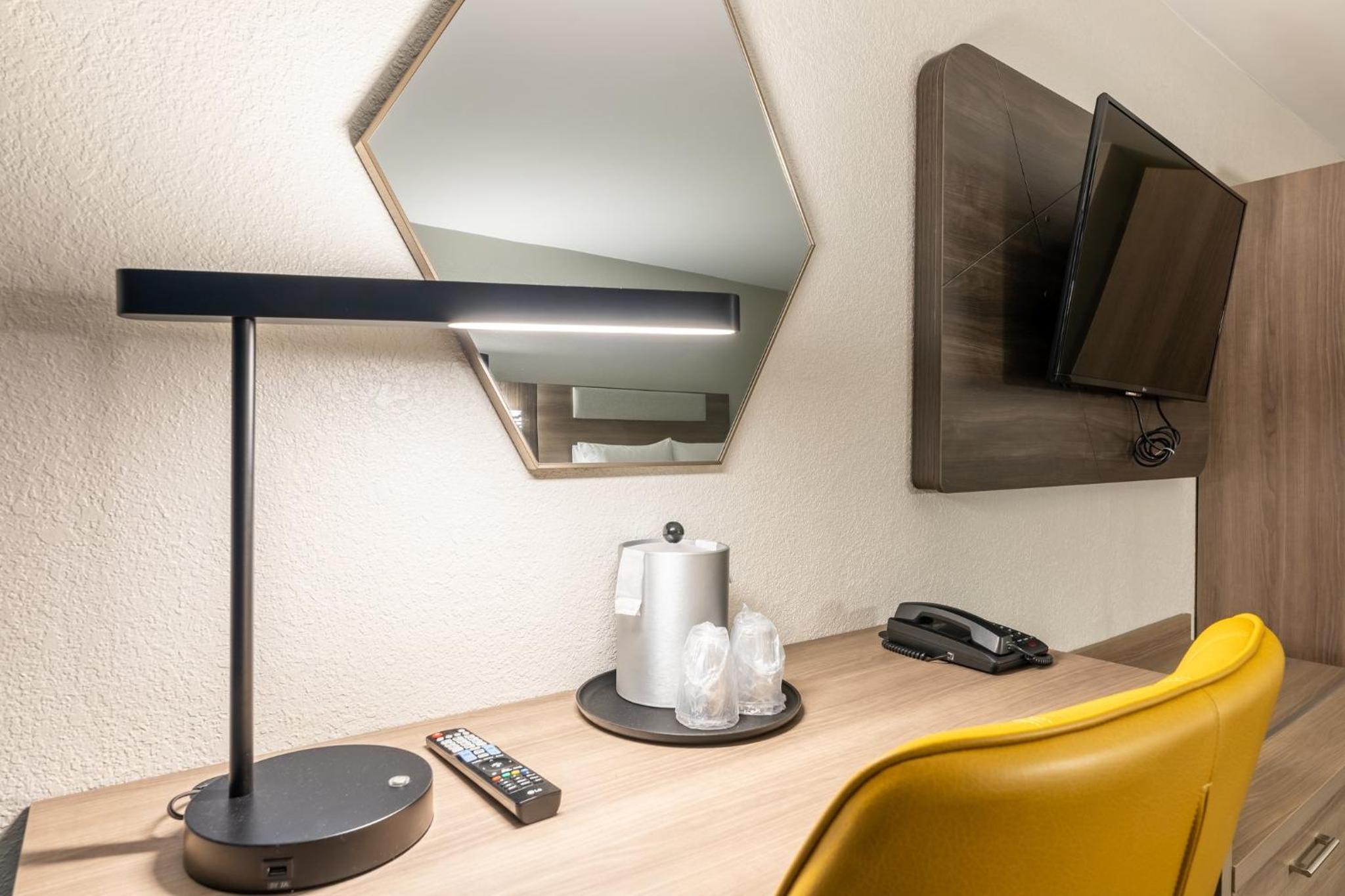 Van Nuys Vacations - Holiday Inn Express Van Nuys, an IHG Hotel - Property Image 3