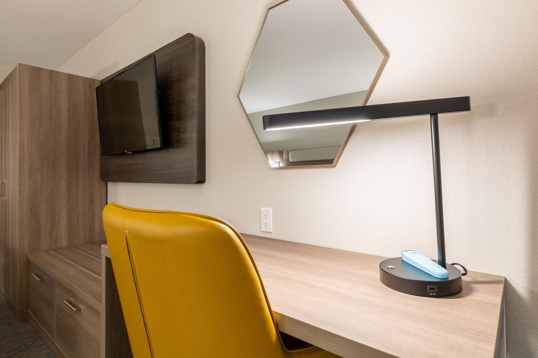 Van Nuys Vacations - Holiday Inn Express Van Nuys, an IHG Hotel - Property Image 13