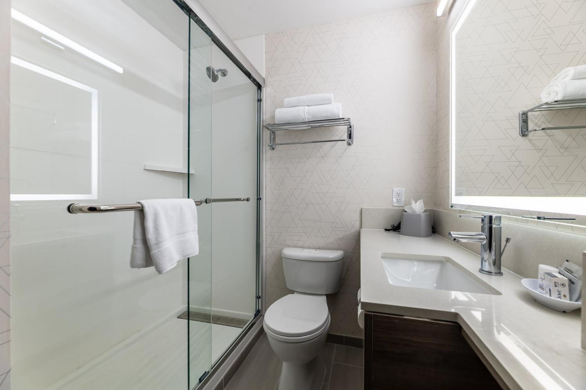 Van Nuys Vacations - Holiday Inn Express Van Nuys, an IHG Hotel - Property Image 35