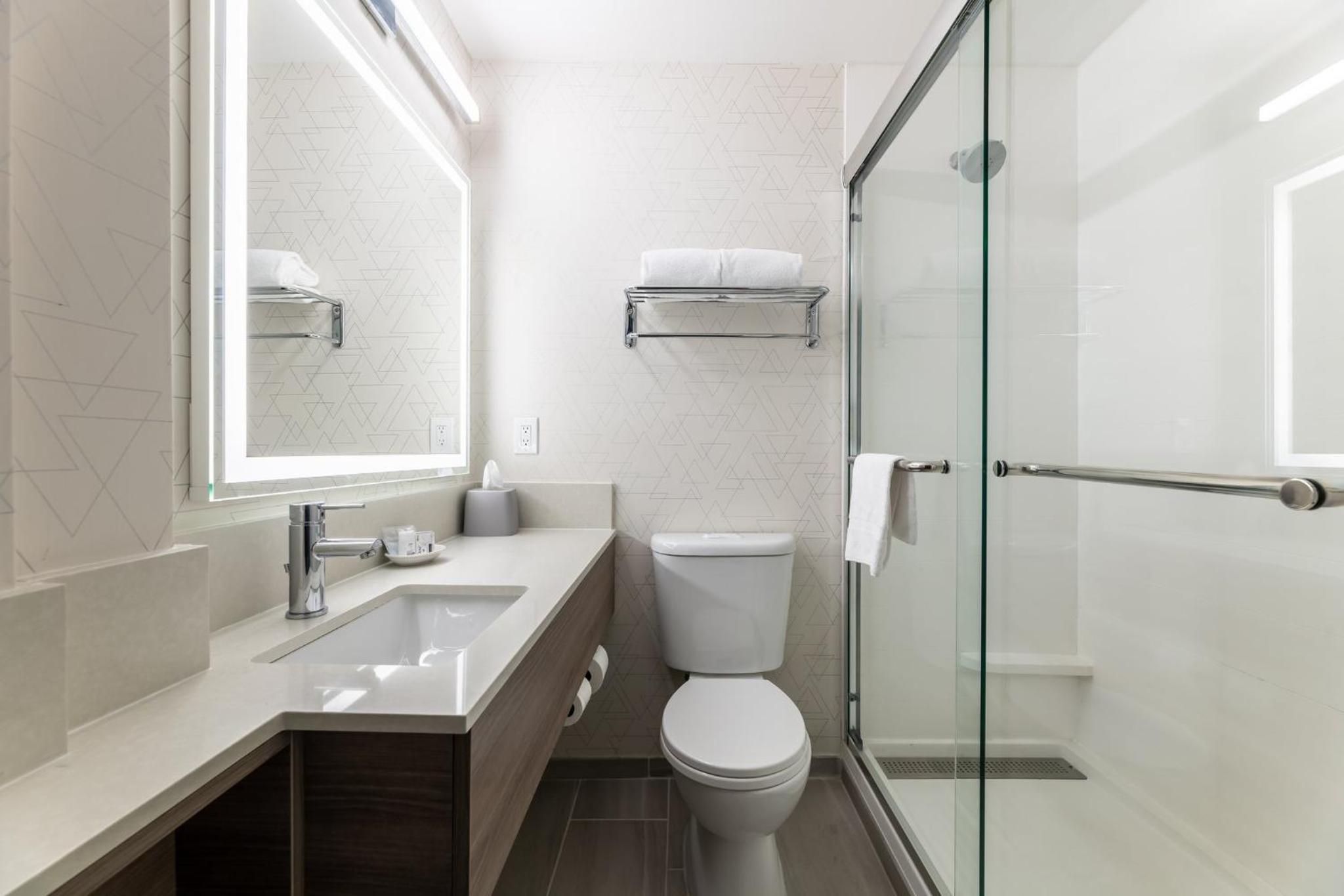 Van Nuys Vacations - Holiday Inn Express Van Nuys, an IHG Hotel - Property Image 12